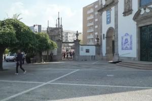 记者：因昨日数百人守灵哀悼太过沉重，若塔家属希望葬礼私密进行