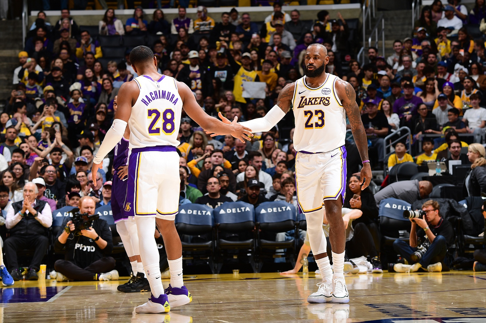 BetVictor伟德-湖人官方：詹姆斯今日大概率出战雄鹿 八村塁将继续缺阵